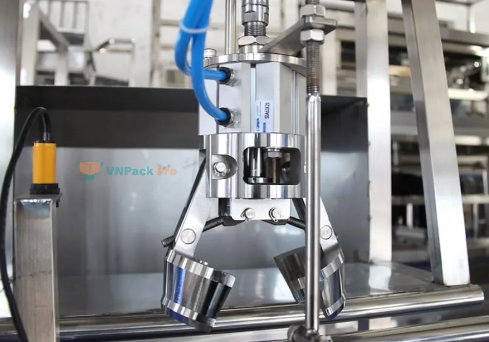 Giới thiệu sản phẩm máy chiết rót QGF300