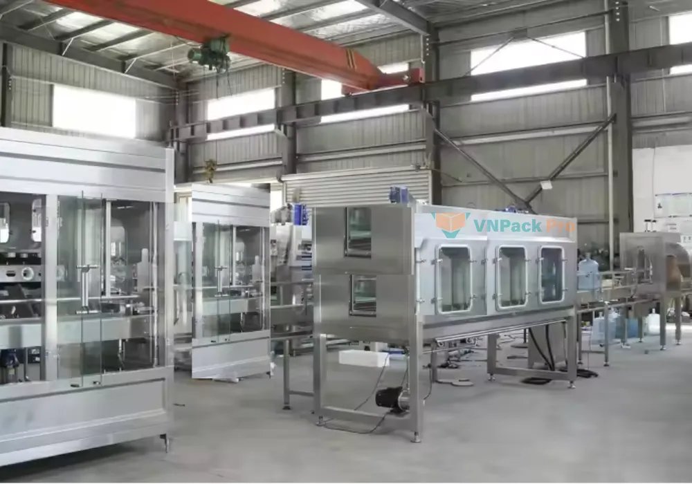 Quy trình chiết rót nước uống đóng chai tự động QGF-900