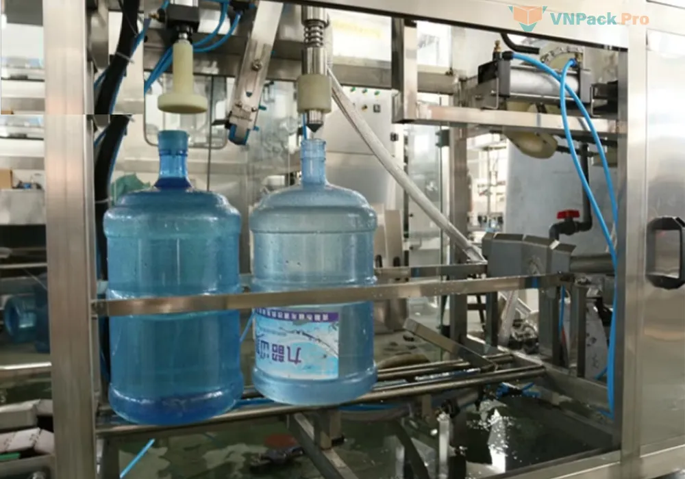 chức năng, lợi ích chi tiết của máy chiết rót tự động QGF300